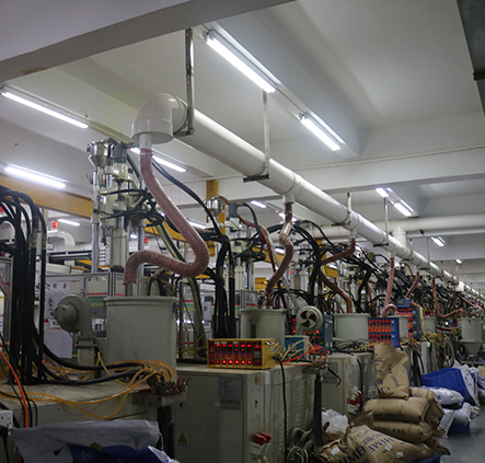 單滑板注塑機(jī) 單滑板注塑機(jī)